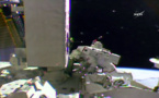 ISS: Deux astronautes marchent dans l'espace