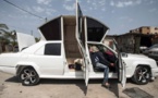 A Gaza, une limousine "faite main" pour balader les jeunes mariés