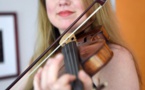 Une violoniste évoque en musique les essais nucléaires britanniques en Australie