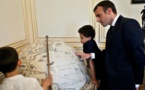 Macron ouvre l'Elysée à des jeunes autistes pour lancer le 4e plan national
