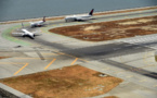 Un adolescent trop pressé de descendre de l'avion arrêté à San Francisco