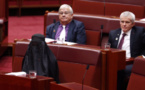 Australie: une parlementaire anti-immigration porte la burka en plein Sénat