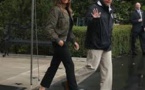 Melania Trump aux inondations, deux looks: talons aiguilles et casquette