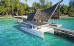 Un catamaran solaire pour une promenade sur le lagon de Bora Bora