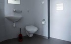 Mystère dans des toilettes suisses... bouchées par des liasses de 500 euros