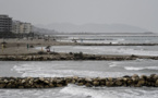La mer vengeresse dévore l'Albanie