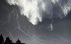 A Nazaré, une houle géante prise d'assaut par les surfeurs de l'extrême