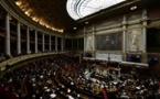 8 mars: l'Assemblée suspend brièvement ses travaux symboliquement à 15h40