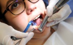 Les dentistes alertent sur les gencives qui saignent