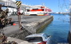 Quai des ferries : Une voiture termine sa course dans le lagon