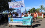 Les pêcheurs de Mataiea en marche contre les îles flottantes
