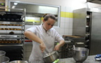 Manon Vaurs, prétendante au titre de meilleur pâtissier de Polynésie
