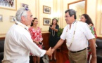 Tahiti Pearl Regatta : Le navigateur Loïck Peyron reçu à la Présidence