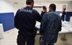 Roissy: il cachait 80 oiseaux dans ses trois bagages à main