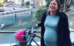 Une ministre écologiste néo-zélandaise se rend à son accouchement à vélo