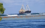 Forte houle : le Nukuhau perd une partie de sa cargaison en mer