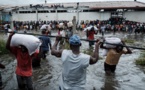 Cyclone en Afrique australe: au moins 356 morts, des milliers de personnes bloquées