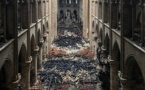 Notre Dame de Paris, défigurée mais encore debout, sera "rebâtie" promet Macron