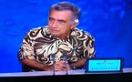 Oscar Temaru sur le plateau de Polynésie 1ère 