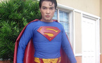 Série d'opérations pour un Philippin qui veut ressembler à Superman