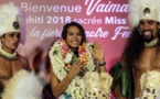 Vaimalama Chaves serveuse dans la série Meurtre à Tahiti