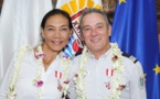 Any Bambridge et Loïc Hanuse, chevaliers de l’ordre de Tahiti Nui 