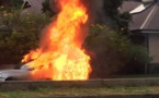 Un véhicule en feu crée un embouteillage à Punaauia