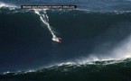 Un surfeur hawaïen surfe une vague de 27 mètres et bat le record du monde