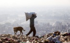 À New Delhi, une montagne de déchets haute comme le Taj Mahal