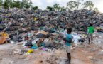 En Guyane, des décharges sauvages perdurent sur les rives du Maroni