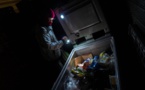 Cambrioler les poubelles de supermarchés contre le gaspillage alimentaire