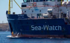 Migrants: le Sea-Watch force le blocus des eaux italiennes