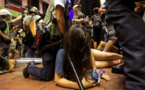 Hong Kong : charge policière à l'issue d'une nouvelle manifestation monstre