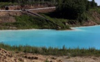 Les Maldives en Sibérie ? Un lac pollué à la couleur irréelle devient une attraction