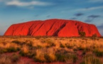 Ruée sur Uluru, le rocher le plus célèbre d'Australie, avant l'interdiction