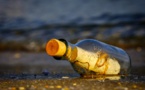 Une bouteille à la mer pour la victime d'un attentat échoue en Italie