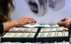 Paris: une fausse princesse soupçonnée d'avoir volé 1,6 million d'euros de bijoux