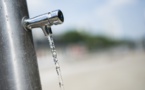 Microplastiques dans l'eau potable: risques encore faibles pour la santé
