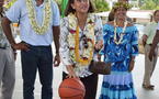 Marie-Luce Penchard offre une petite démonstration de dribble à Punaauia