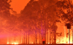 Australie: un pompier meurt en combattant un incendie