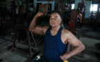 Bodybuilder birman, toujours fondu de fonte à 91 ans