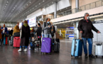 Ni quarantaine, ni traçage: à Roissy, des passagers déconcertés et inquiets