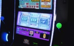 Les casinos pourront rouvrir mardi, mais uniquement avec les machines à sous