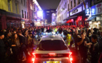 Nuit festive "hors de contrôle" en Angleterre, après la réouverture des pubs