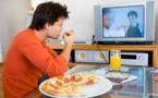 61% des jeunes de 15 à 25 ans mangent au moins 1 repas sur 2 devant un écran