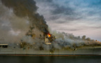Spectaculaire incendie à bord d'un navire militaire en Californie