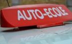 Dordogne: le moniteur d'auto-école en sens interdit et sans permis pendant le cours