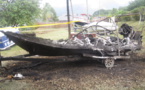 ​Un bateau incendié à Moorea