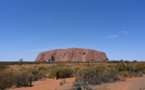 Australie: des aborigènes bloquent l'accès d'Uluru, par crainte du coronavirus