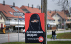 La Suisse adopte l'initiative anti-burqa d'une courte majorité